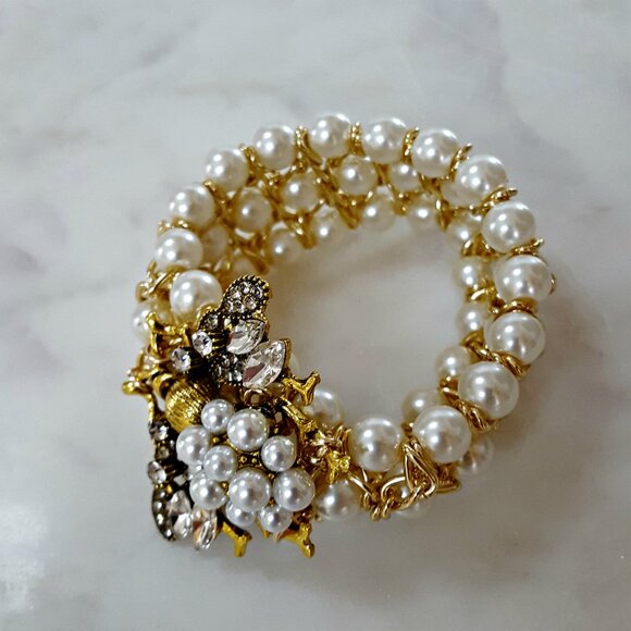 NEW! EXQUISITE LUXURY VIBES Queen BEE PEARLS BRACELET - Picture 2 of 4